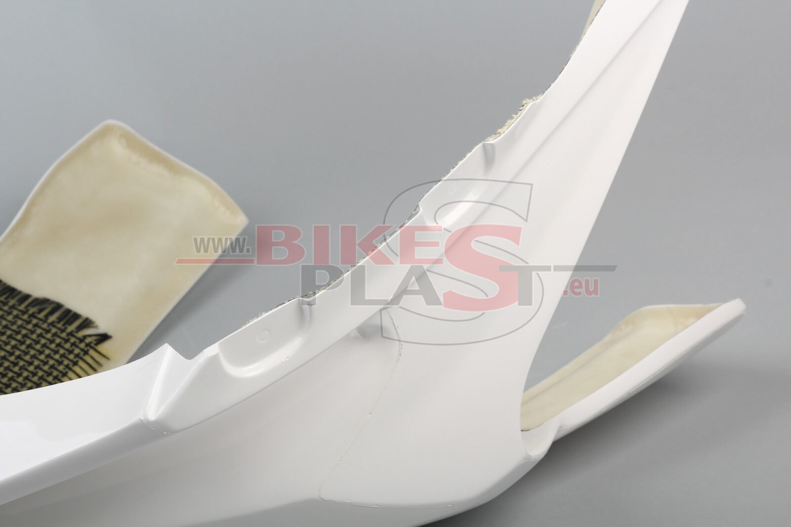 APRILIA-RSV4-2015-1.-upper-fairing-7.jpg