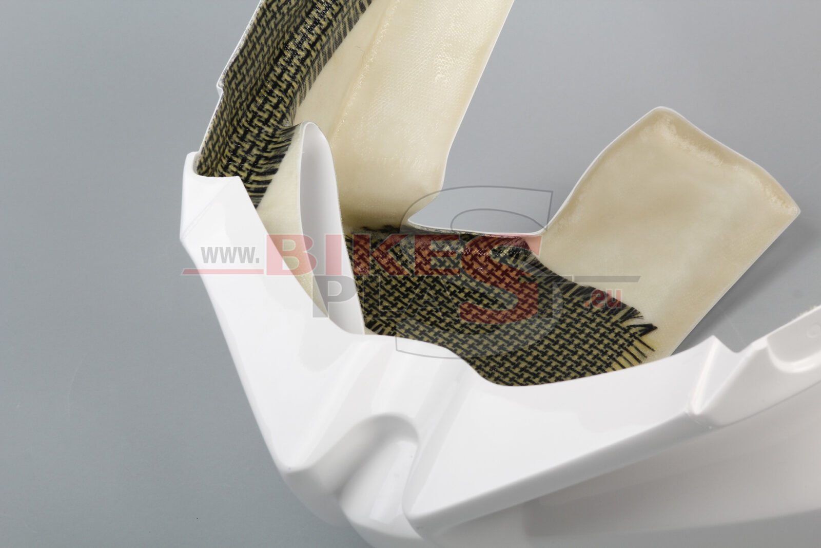 APRILIA-RSV4-2015-1.-upper-fairing-8.jpg