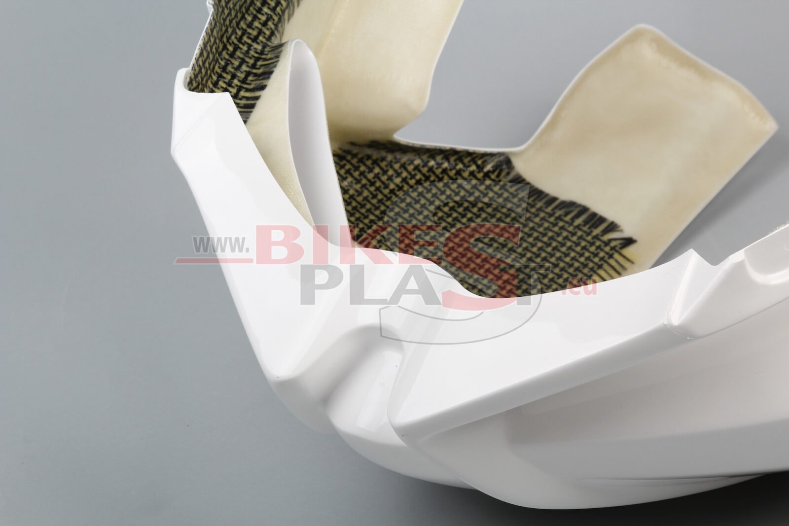 APRILIA-RSV4-2015-1.-upper-fairing-9.jpg