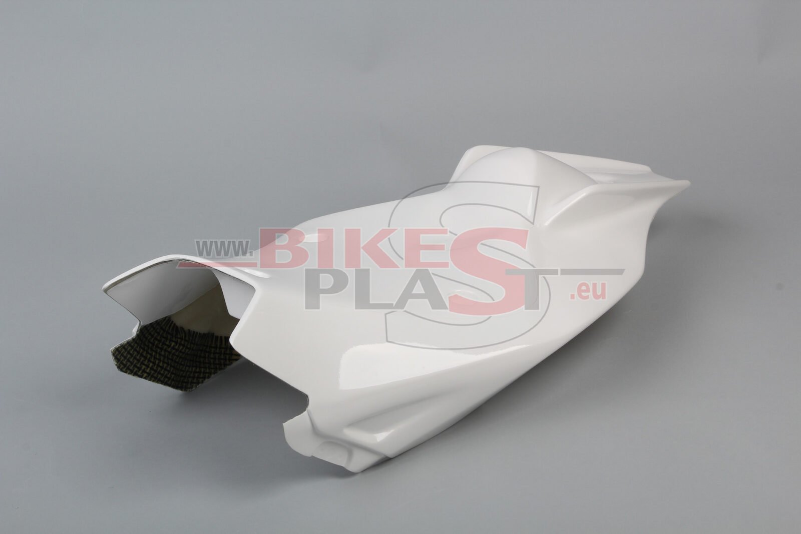 APRILIA-RSV4-2015-5.-seat-racing-1.jpg