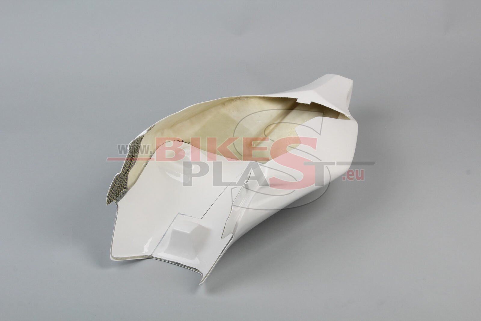 APRILIA-RSV4-2015-5.-seat-racing-5.jpg