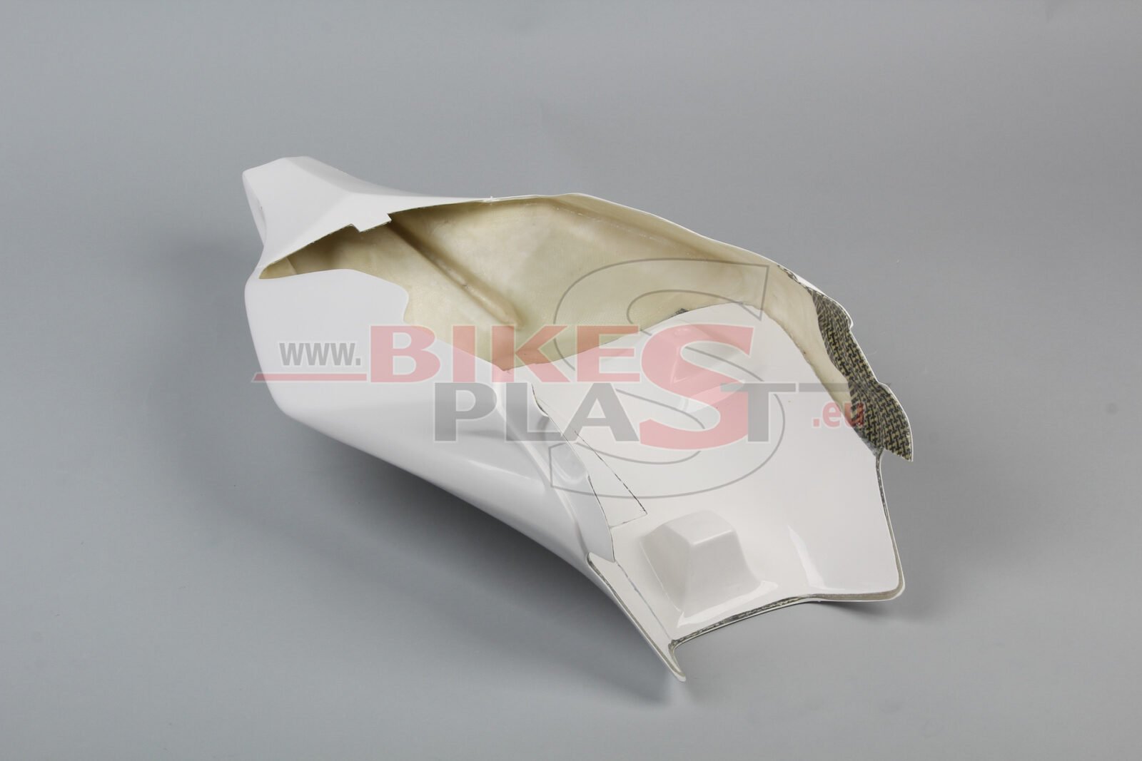 APRILIA-RSV4-2015-5.-seat-racing-6.jpg