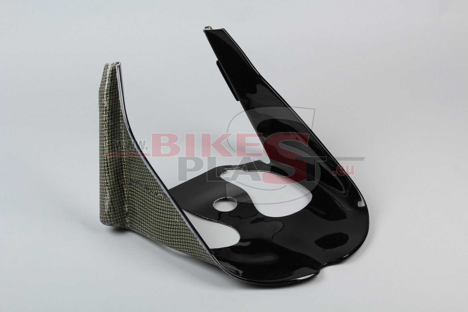 APRILIA-RSV4-2015-8.-air-intake-tunnel-3.jpg