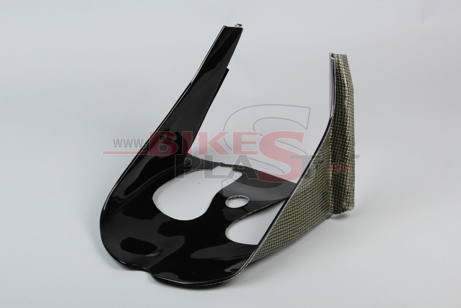 APRILIA-RSV4-2015-8.-air-intake-tunnel-4.jpg