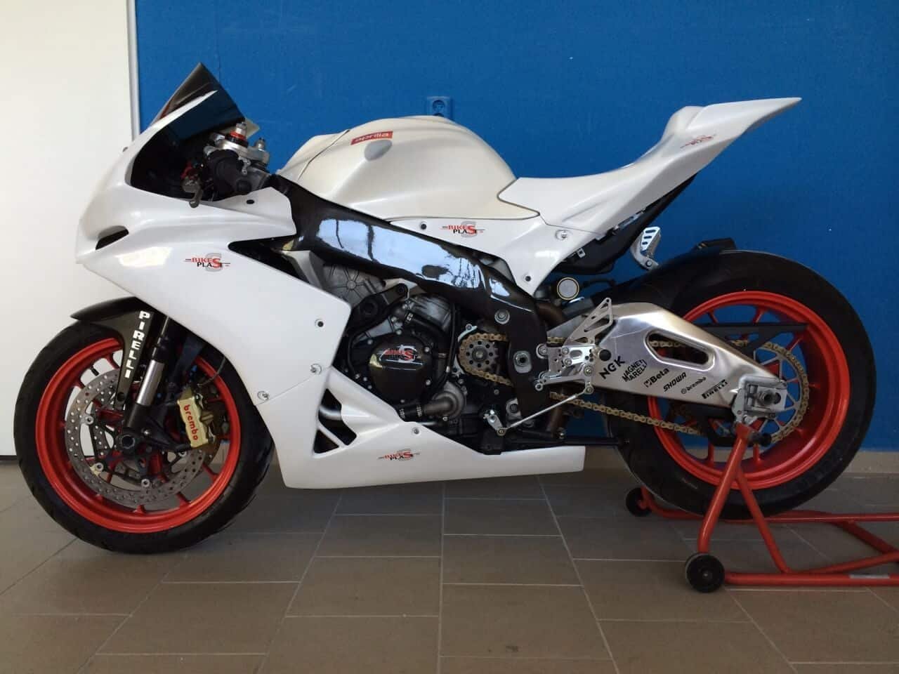 Aprilia-RSV-4-2009-2014-Race-Fairings-Bodywork2.jpg
