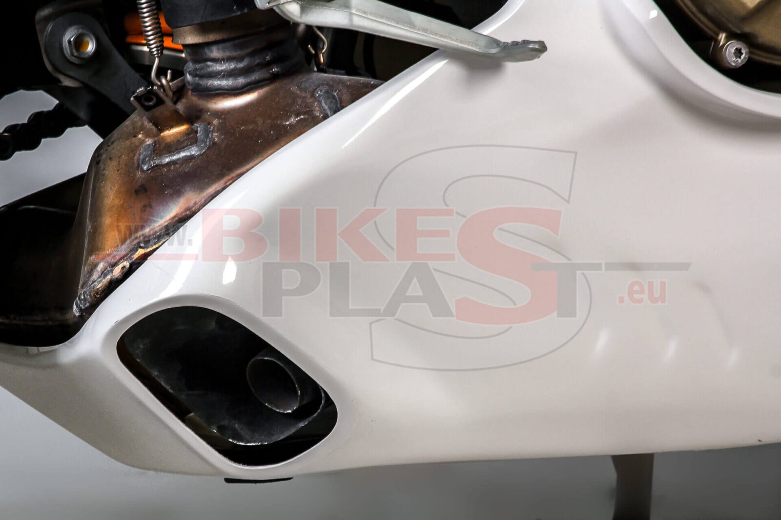 DUCATI-V4-2018-FAIRINGS-BODYWORK-KIT-RACING-12.jpg