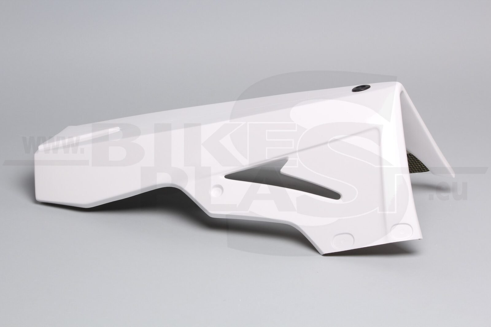 Triumph-Daytona-675-2013-2.-lower-part-3.jpg